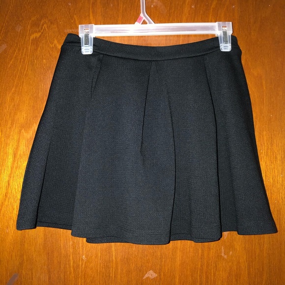 🌼 2 for $15 🌼 Black Skater Skirt - Picture 2 of 3